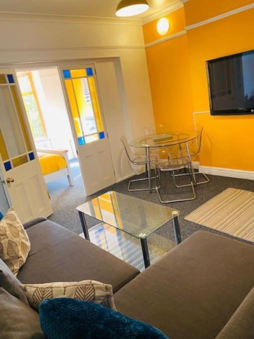 Goldcroft Villa Abertillery Eksteriør billede